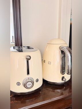 Cream Electric Kettle and Toaster Set - Sleek Cream Finish